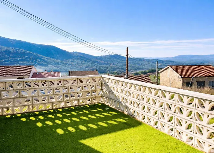 Manomar Ii, Tu Refugio En Gata